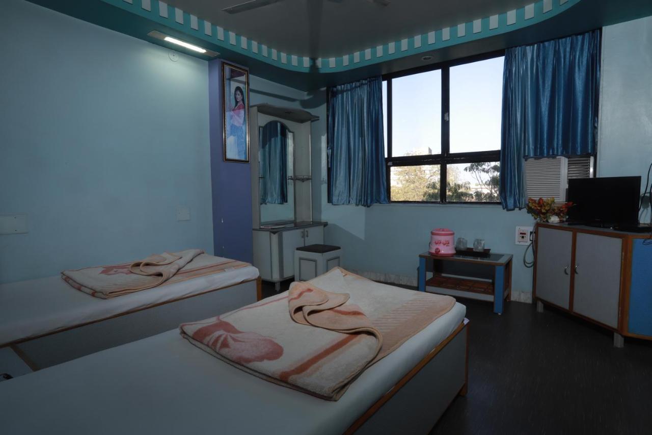 Hotel Darshan Amreli Экстерьер фото