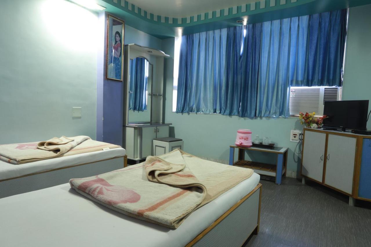 Hotel Darshan Amreli Экстерьер фото